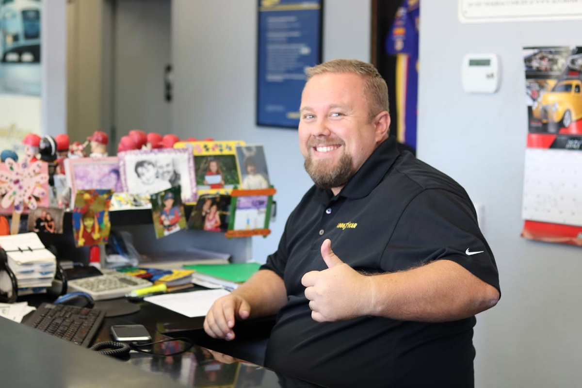 Western Brake & Tire service advisor at the counter