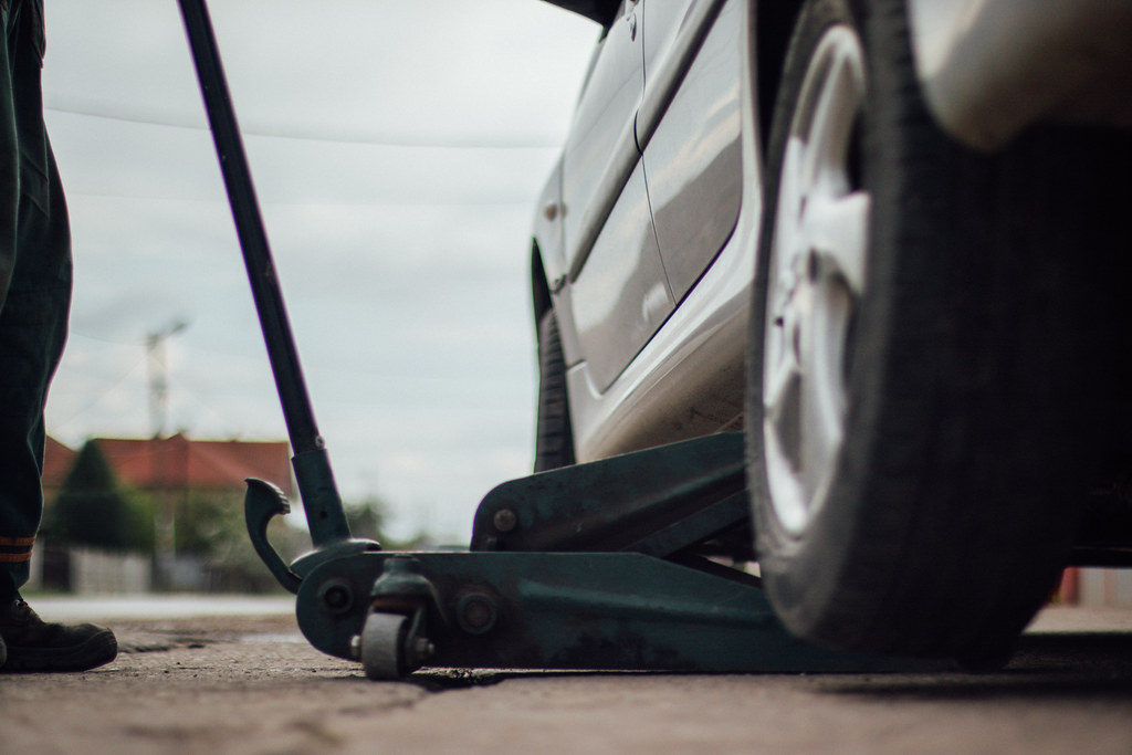 Alignment and diagnostic equipment at Western Brake & Tire